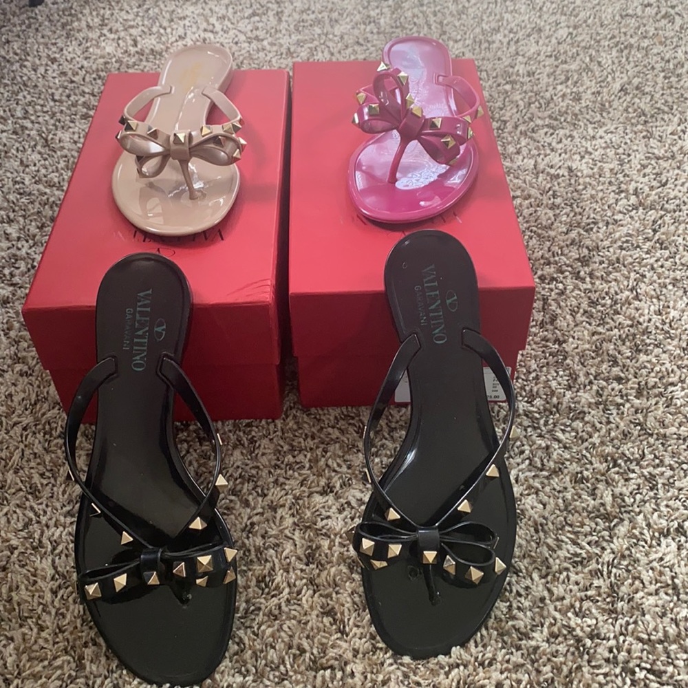 Black ValentinoRockStudSlides Size39 fits US 7.5-8